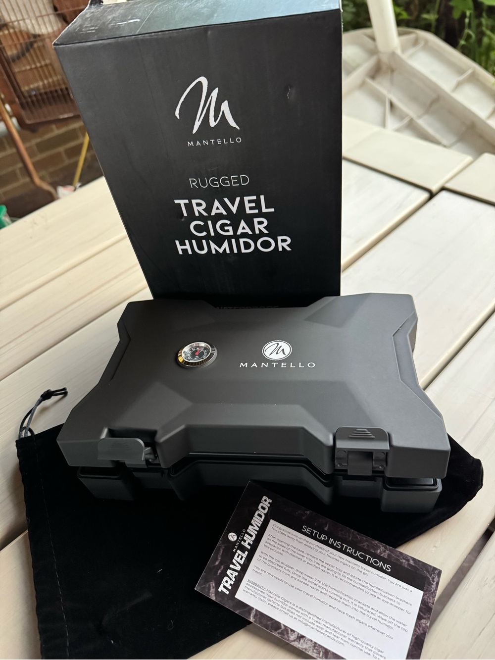 Mantello:Rugged Travel Cigar Humidor - Black
